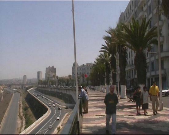 FRONT DE MER - SEA FRONT PROMENADE